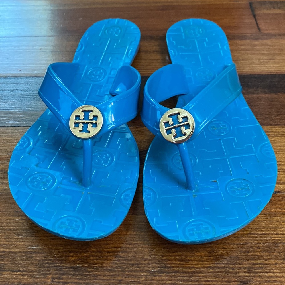 Tory Burch logo jelly thong sandal - Picture 2 of 8